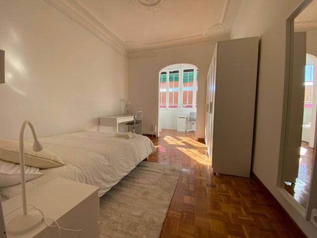 ALQUILER DE AMPLIA HABITACION EN LA MEJOR ZONA DE GRACIA photo 0