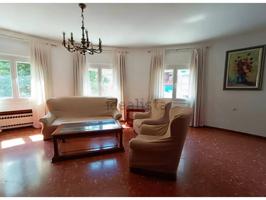 ¡Ideal para familias! Amplio piso de 4 habitaciones en Cornellà photo 0