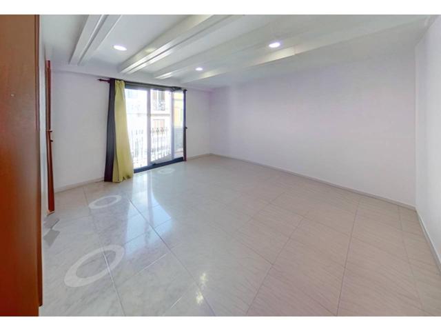 PISO A REFORMAR EN VENTA EN CIUTAT VELLA photo 0