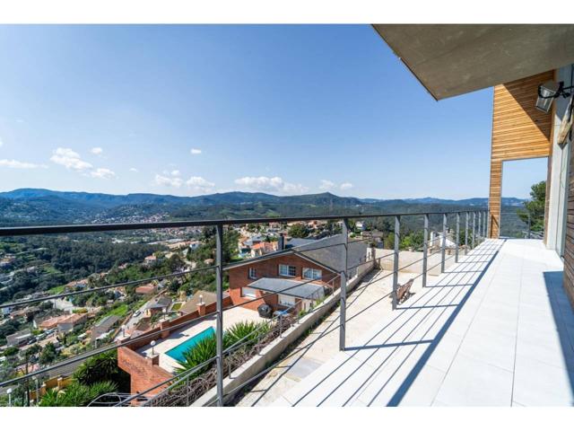 CASA CON INCREIBLES VISTAS EN VENTA EN TORRELLES DE LLOBREGAT photo 0