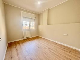 PISO CON BALCON EN VENTA EN SAGRADA FAMILIA photo 0