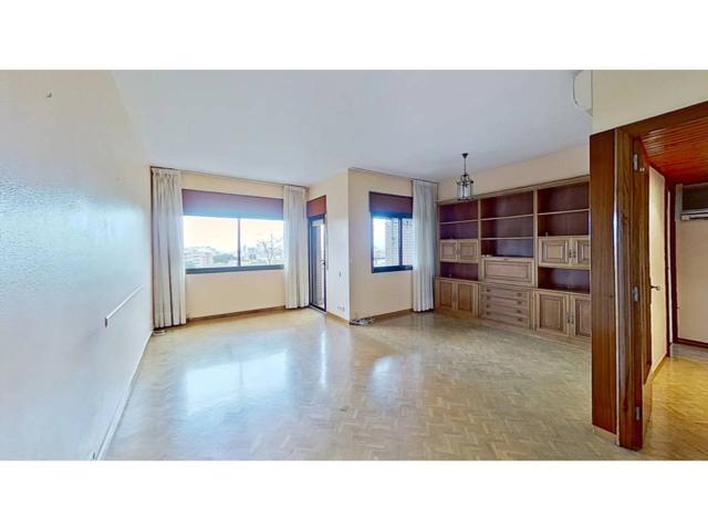 PISO EN VENTA CON BALCON EN ESPLUGUES DE LLOBREGAT photo 0