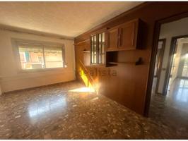 PISO EN VENTA CON BALCON Y PARKING EN HOSPITALET DE LLOBREGAT photo 0