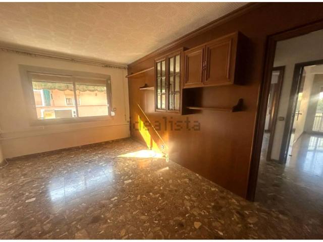 PISO EN VENTA CON BALCON Y PARKING EN HOSPITALET DE LLOBREGAT photo 0