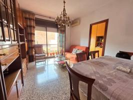 PISO AMPLIO LUMINOSO CON BALCON EXTERIOR EN VENTA EN SANTS photo 0