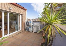 CHALET DE 4 PLANTAS CON ASCENSOR Y CON TERRAZA EN VENTA EN SANT ANDREU photo 0