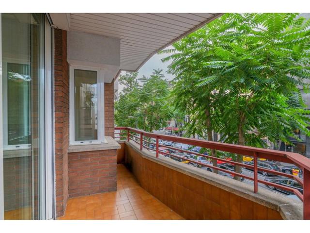 PISO CON BALCON EN VENTA EN L'EIXAMPLE photo 0
