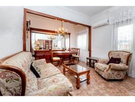 Piso en Venta en el Encantador Barrio del Guinardó photo 0