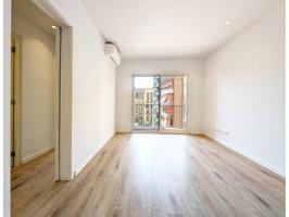 Piso completamente reformado con una balcón, junto a la Sagrada Familia photo 0