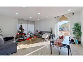 Casa en venta con terraza propia y vistas a la montaña en Torre Baró photo 0