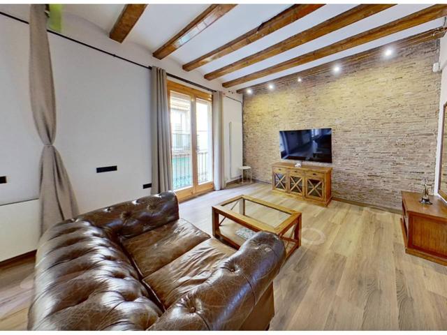 PISO CON BALCON EN VENTA EN CIUTAT VELLA photo 0