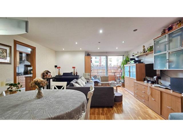 PISO CON BALCON EN VENTA EN LES CORTS photo 0