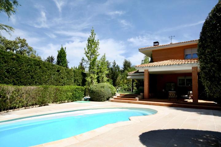 Casa En venta en Duero, El Bosque, Villaviciosa De Odón photo 0