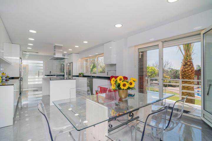 Casa En venta en Calle Valle De Mansilla, Las Lomas, Boadilla Del Monte photo 0