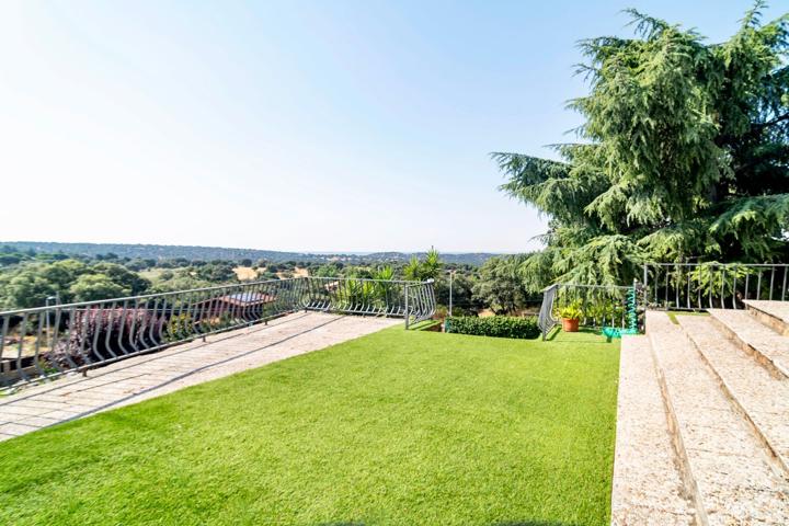 Casa En venta en Calle Montes Pirineos, 12, Cerro Alarcón, Valdemorillo photo 0