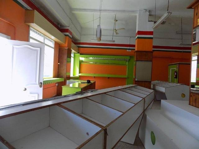 Local comercial en alquiler en Vista alegre photo 0