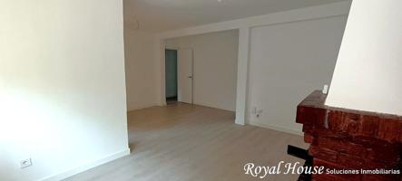 Piso En venta en Calle Treinta Y Tres, Navalquejigo - Los Arroyos, El Escorial photo 0