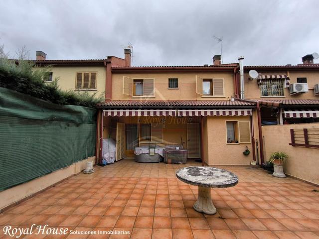 Unifamiliar Pareada En venta en Calle Cortada, Villalba Pueblo, Collado Villalba photo 0