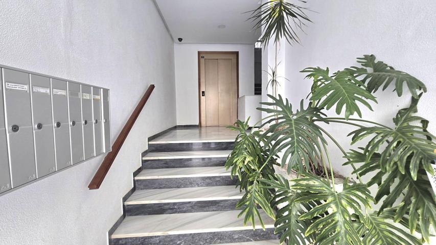 LOCAL EN PLENO CENTRO DE CHICLANA photo 0