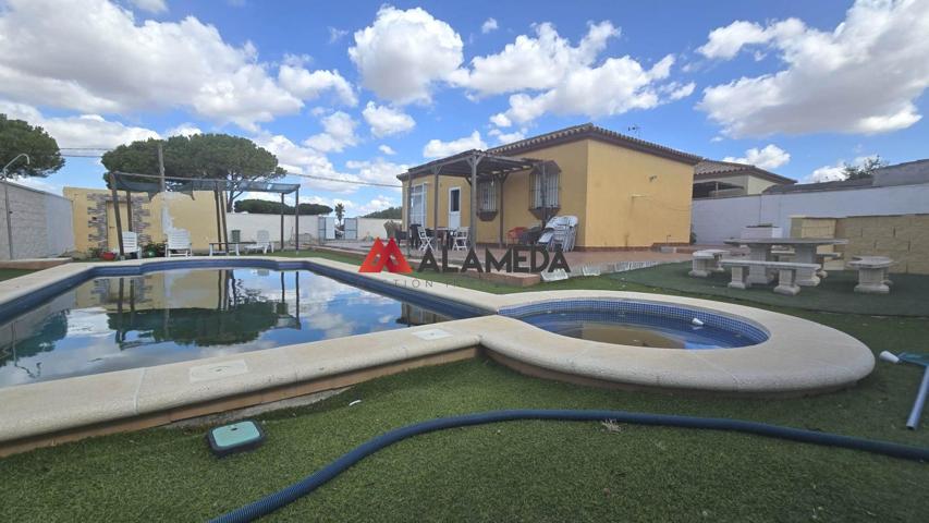 Chalet con piscina en el Marquesado photo 0