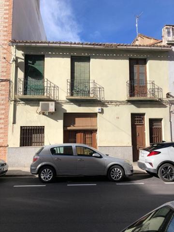 SE VENDE CASA CÉNTRICA PARA REFORMAR 220 METROS DE PLANTA photo 0