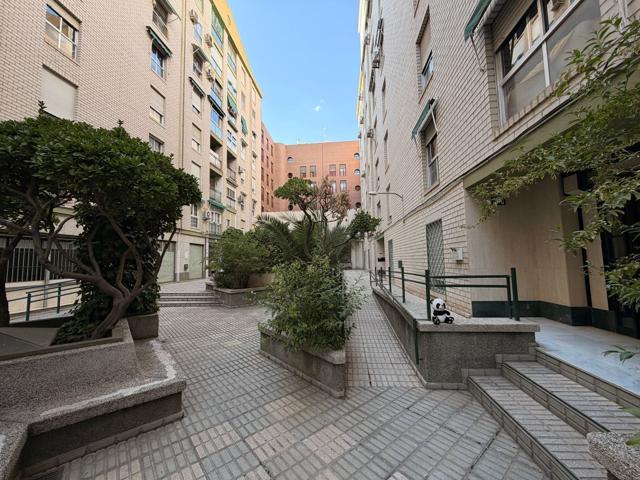 Piso En venta en Camino De Ronda, 172, Ronda - Arabial, Granada photo 0