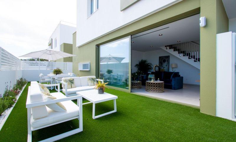 MODERNO ADOSADO CON JARDIN Y SOLARIUM EN DENIA. photo 0