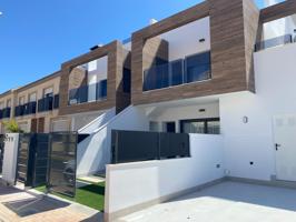 Bungalow de planta alta a la venta con piscina privada en San Pedro del Pinatar photo 0