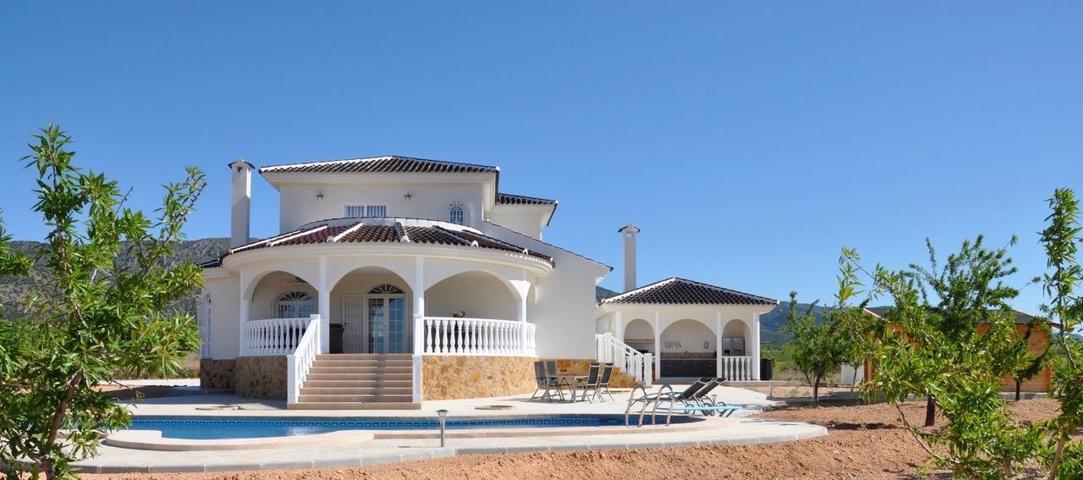 VILLA DE ESTILO MEDITERRANEO DE NUEVA CONSTRUCCIÓN CON 4 DORM. Y PISCINA PRIVADA EN PINOSO photo 0