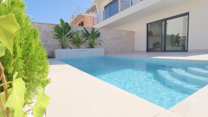 Chalet adosado a la venta con piscina privada en Guardamar del Segura photo 0