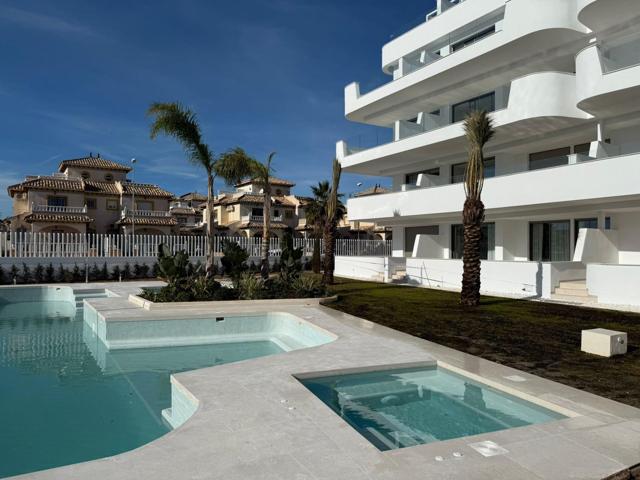 Apartamento de 2 dormitorios a la venta en Lomas de Cabo Roig photo 0