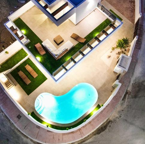 Villa de 5 dormitorios a la venta con estupendas vistas al campo de Golf 'La Marquesa' photo 0