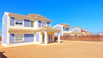 Villa de 3 dormitorios con solarium y amplia parcela en Lorca(Murcia) photo 0