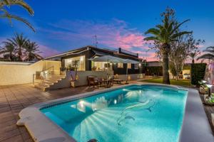 Casa En venta en Punta Prima, Torrevieja photo 0