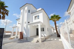 Chalet semiadosado de 3 dormitorios con sótano en La Marina photo 0