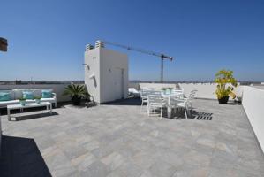 Bungalow de planta alta con solarium privado de 2 dormitorios a la venta en San Miguel de Salinas photo 0
