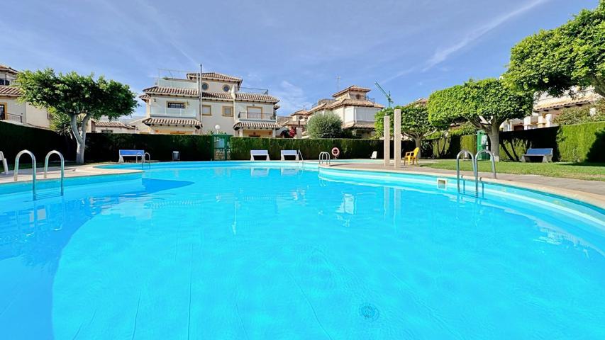 Unifamiliar Pareada En venta en Rocio Del Mar, Orihuela Costa photo 0