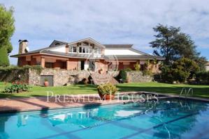 Casa en venta en Montornès del Vallès photo 0