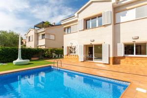 Casa unifamiliar a la venta en Vilassar de Dalt con piscina privada photo 0