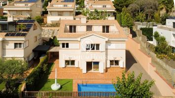 Casa unifamiliar a la venta en Vilassar de Dalt con piscina privada photo 0