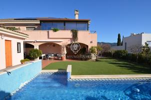 Casa con piscina en venta con vistas espectaculares en Alella photo 0