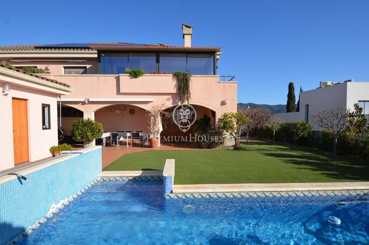 Casa con piscina en venta con vistas espectaculares en Alella photo 0