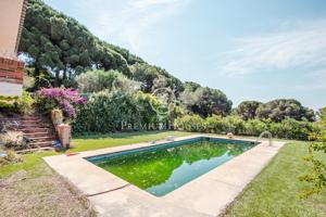 Casa en venta de una sola planta con piscina en Sant Andreu de Llavaneres – Rocaferrera photo 0