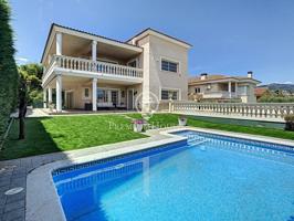 Casa con piscina en venta en Alella photo 0