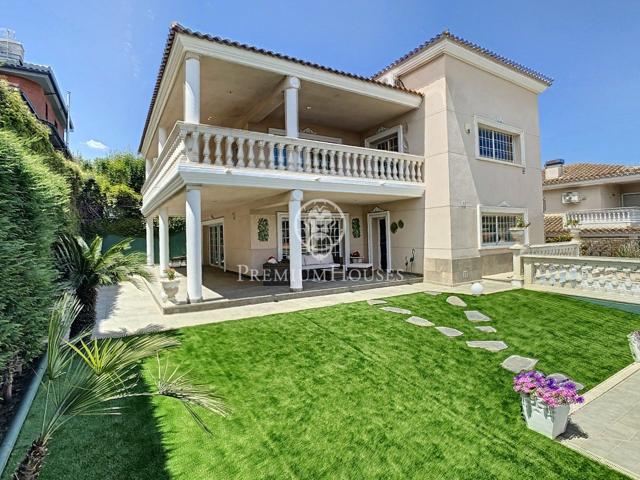 Casa con piscina en alquiler en Alella photo 0
