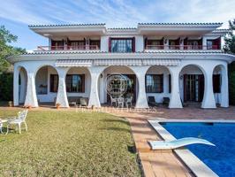 Casa en venta con jardín y piscina en Alella zona de Can Teixidó photo 0