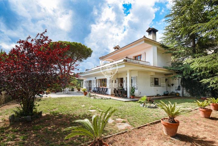 Casa en venta en Sant Cebrià con vistas al mar photo 0