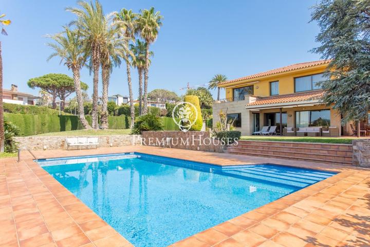 Casa en venta: Urbanización exclusiva 'Can Teixidó' con vistas al mar y al Skyline de Barcelona. photo 0