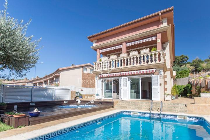 Casa esquinera en venta a dos pasos del mar en Sant Vicenç de Montalt photo 0