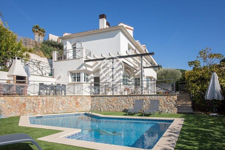 Casa en venta con piscina en la mejor zona de Caldes d'Estrac photo 0